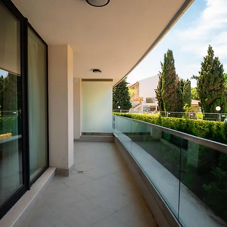 Stylish 1-bd In St Constantine And Helena By Flat Mаnager Appartement *