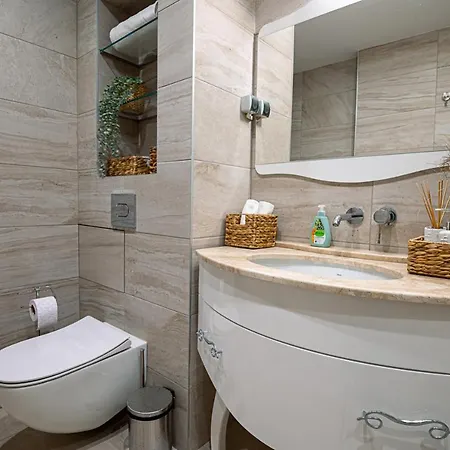 Stylish 1-bd In St Constantine And Helena By Flat Mаnager St Constantin et Helena